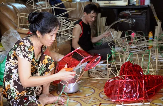 L&agrave;m đ&egrave;n lồng, đ&egrave;n &ocirc;ng sao, đ&egrave;n k&eacute;o qu&acirc;n, mặt nạ... m&ugrave;a Trung thu - Ảnh 5.