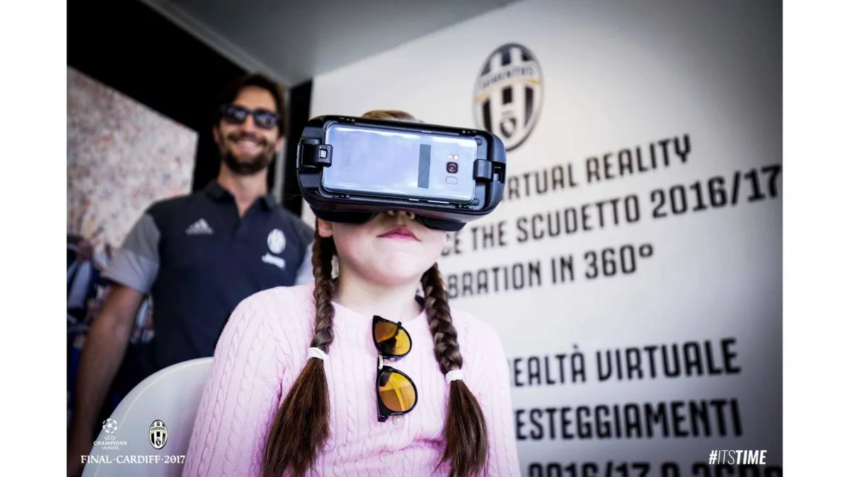 Chùm ảnh: Người hâm mộ háo hức tham dự buổi lễ trưng bày của Juventus tại Cardiff - Ảnh 13.