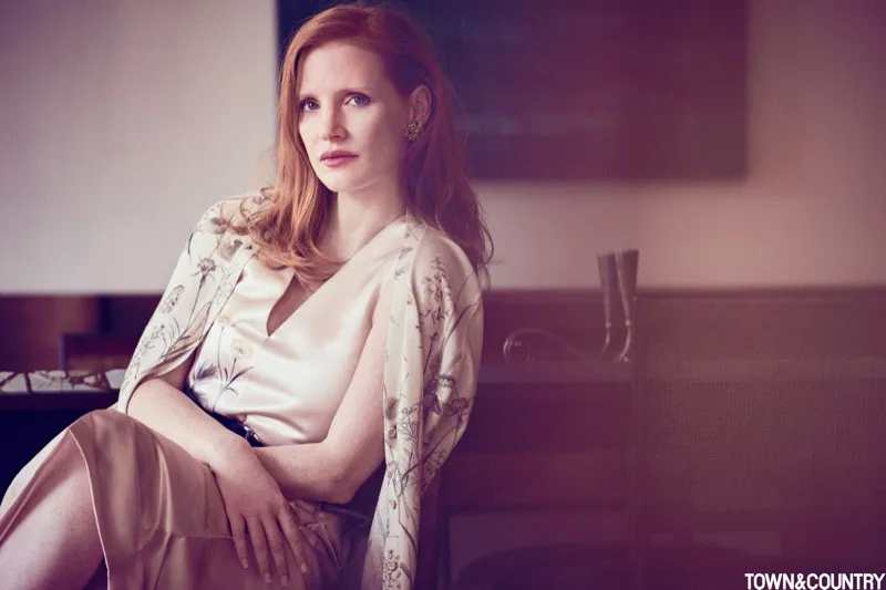 Jessica Chastain đẹp mê hồn trên Town & Country  - Ảnh 2.