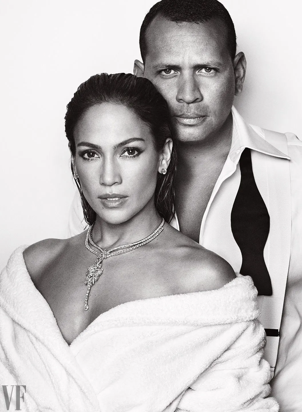 Jennifer Lopez khoe ảnh nóng bỏng với bạn trai Alex Rodriguez - Ảnh 3.