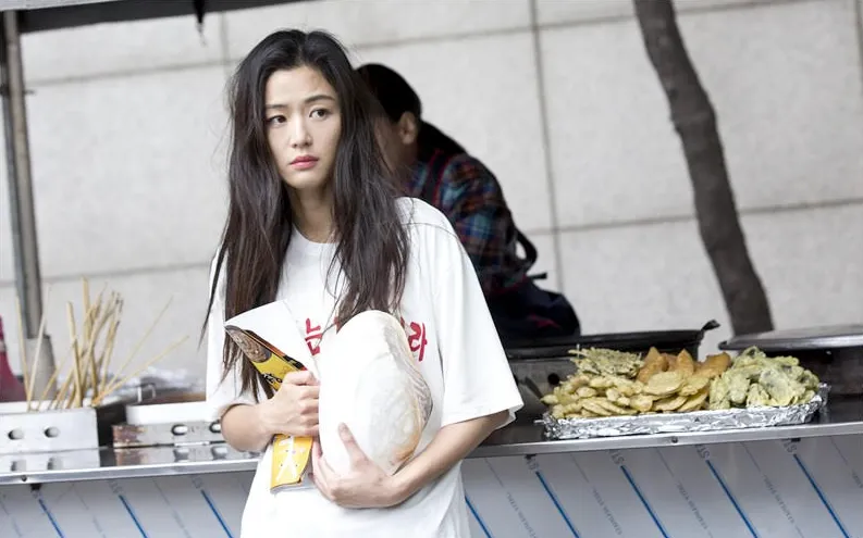 Jun Ji Hyun: Đóng vai nàng tiên cá là một thử thách lớn - Ảnh 6.