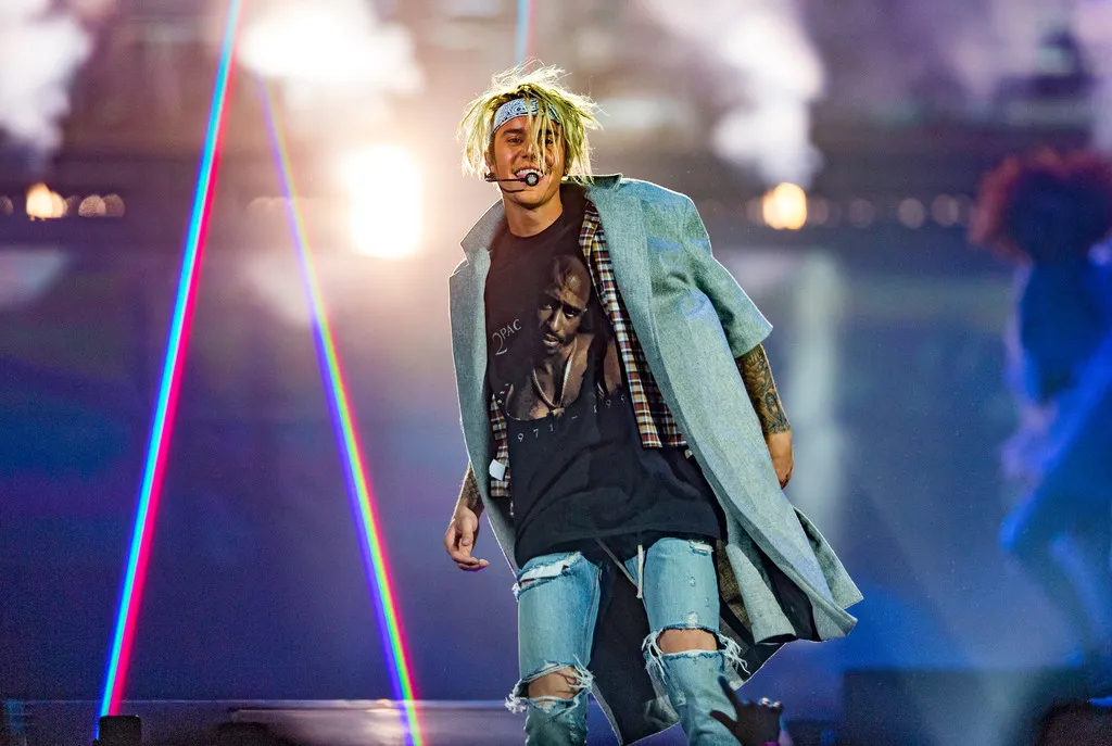 Qu&aacute; mệt mỏi sau 2 năm chạy tour, Justin Bieber muốn nghỉ ngơi? - Ảnh 1.