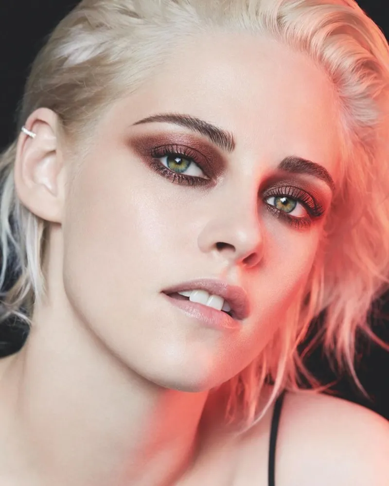 Kristen Stewart mắt xanh, tóc trắng trong chiến dịch mới của Chanel - Ảnh 1.