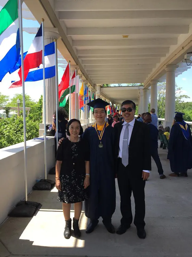 Lê Quang Liêm tốt nghiệp loại xuất sắc Đại học Webster - Ảnh 2.