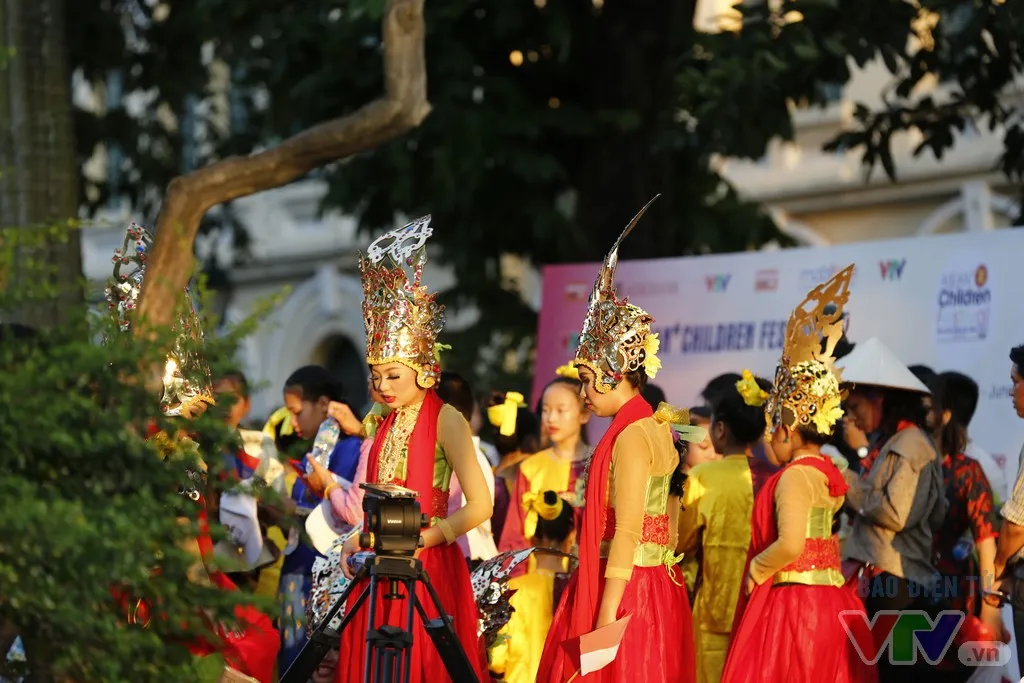 Rộn ràng lễ bế mạc Liên hoan thiếu nhi ASEAN+ 2017 - Ảnh 3.