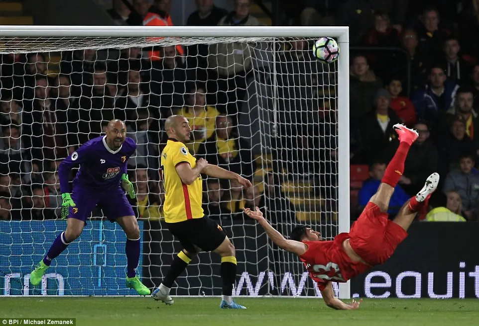 Vòng 35 Ngoại hạng Anh: Thắng tối thiêu Watford, Liverpool giành lợi thế lớn trong cuộc đua top 3 - Ảnh 3. Vòng 35 Ngoại hạng Anh: Thắng tối thiêu Watford, Liverpool giành lợi thế lớn trong cuộc đua top 3 - Ảnh 3.