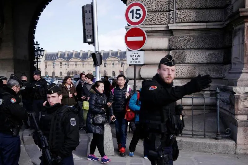 Kẻ tấn công ở Bảo tàng Louvre muốn gây ra vụ khủng bố - Ảnh 4.