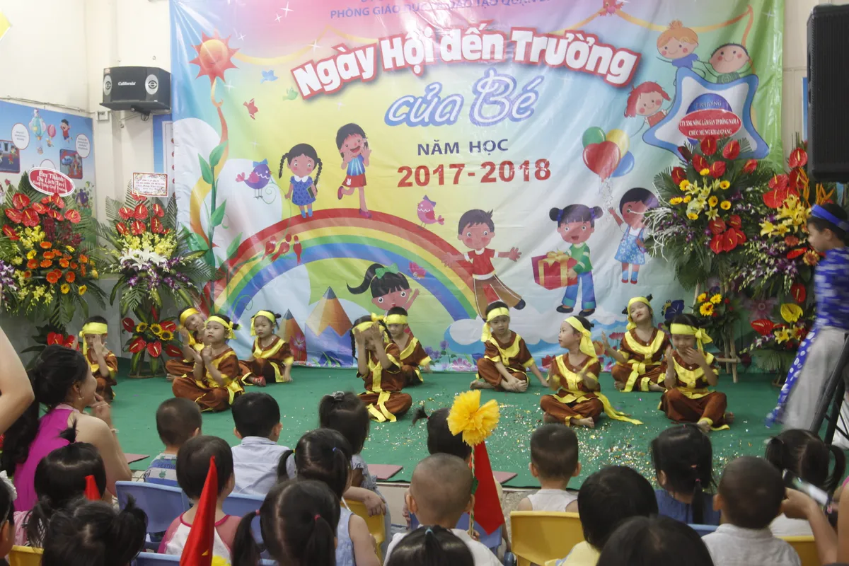 Đủ cung bậc cảm xúc trong ngày tựu trường năm học mới 2017-2018 - Ảnh 5.