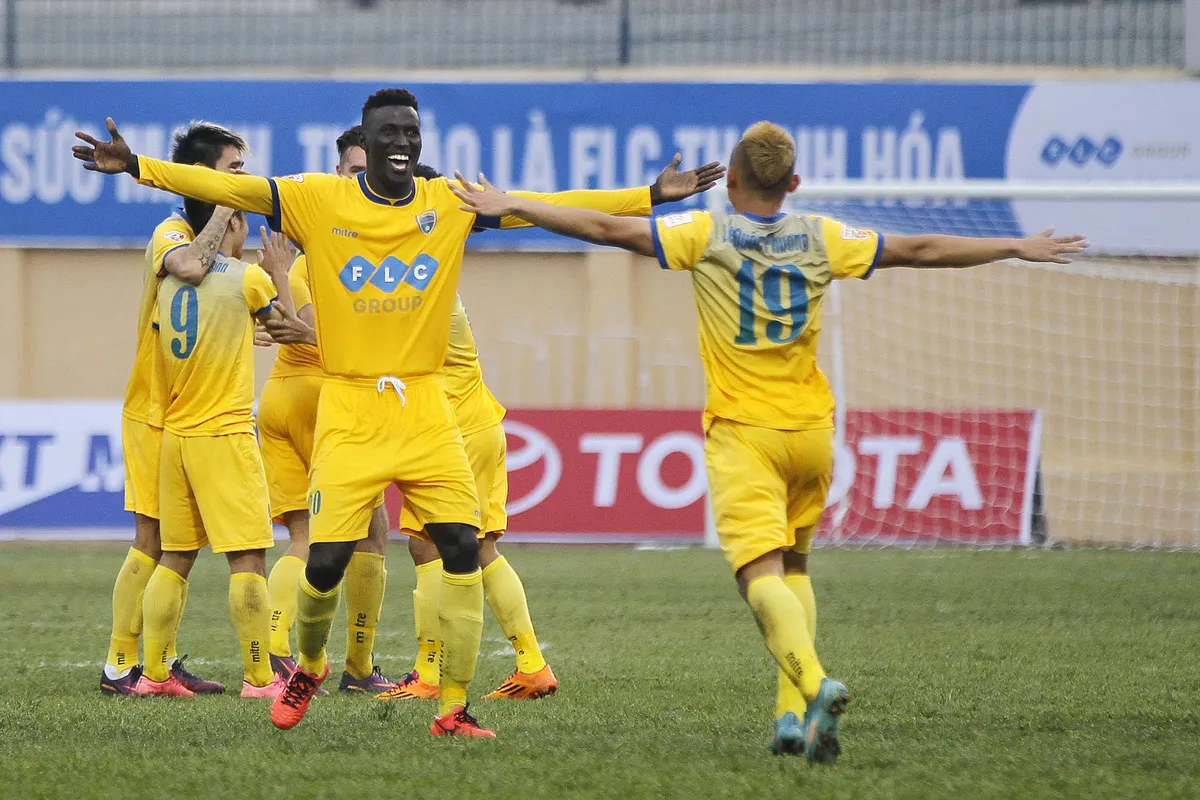 Lich thi đấu và trực tiếp bóng đá vòng 25 giải VĐQG V.League 2017: Tâm điểm CLB Hà Nội - CLB Quảng Nam - Ảnh 2. Lich thi đấu và trực tiếp bóng đá vòng 25 giải VĐQG V.League 2017: Tâm điểm CLB Hà Nội - CLB Quảng Nam - Ảnh 2.