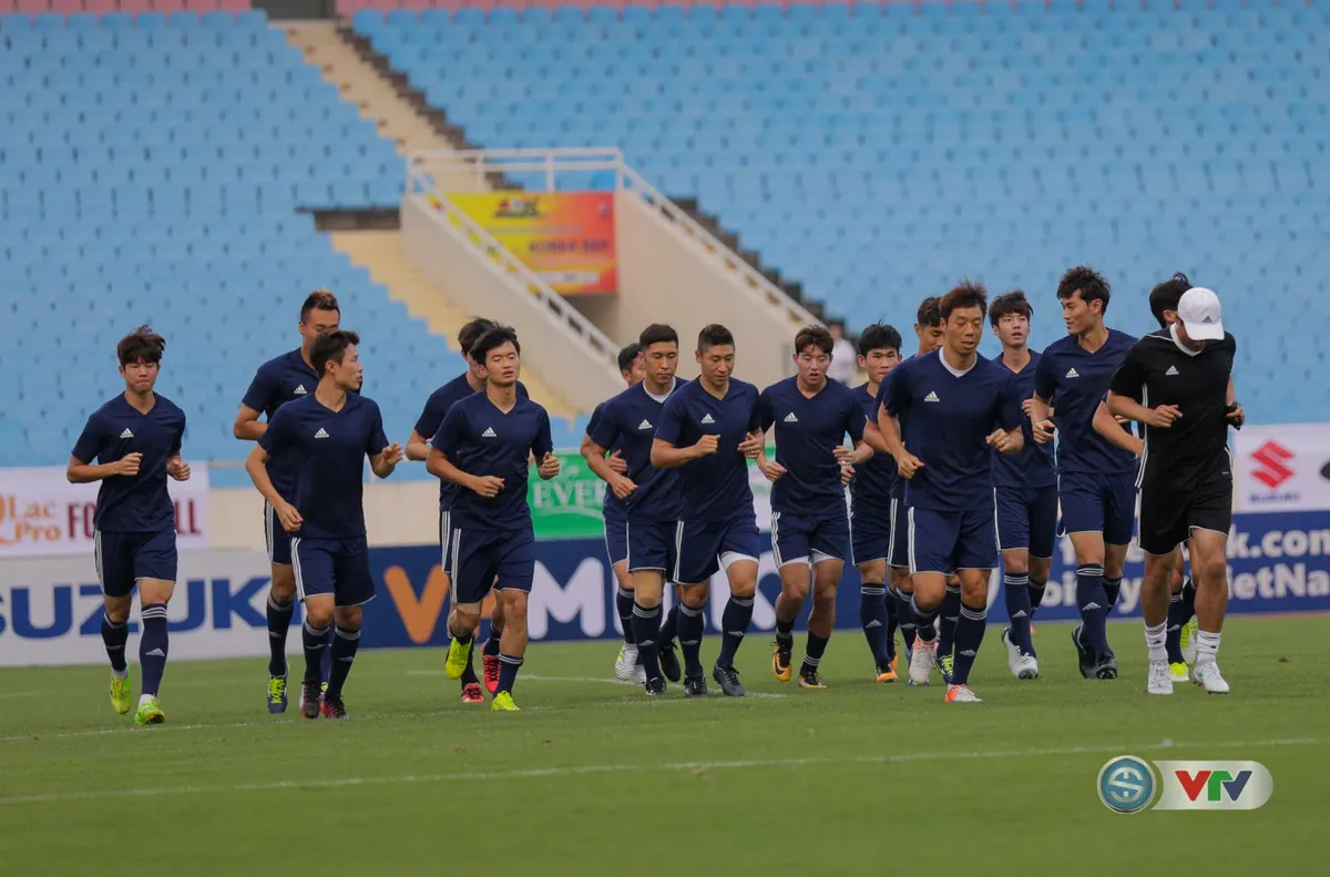 ẢNH: Tuyển các Ngôi sao K-League tập làm quen sân Mỹ Đình trước trận giao hữu - Ảnh 7. ẢNH: Tuyển các Ngôi sao K-League tập làm quen sân Mỹ Đình trước trận giao hữu - Ảnh 7.