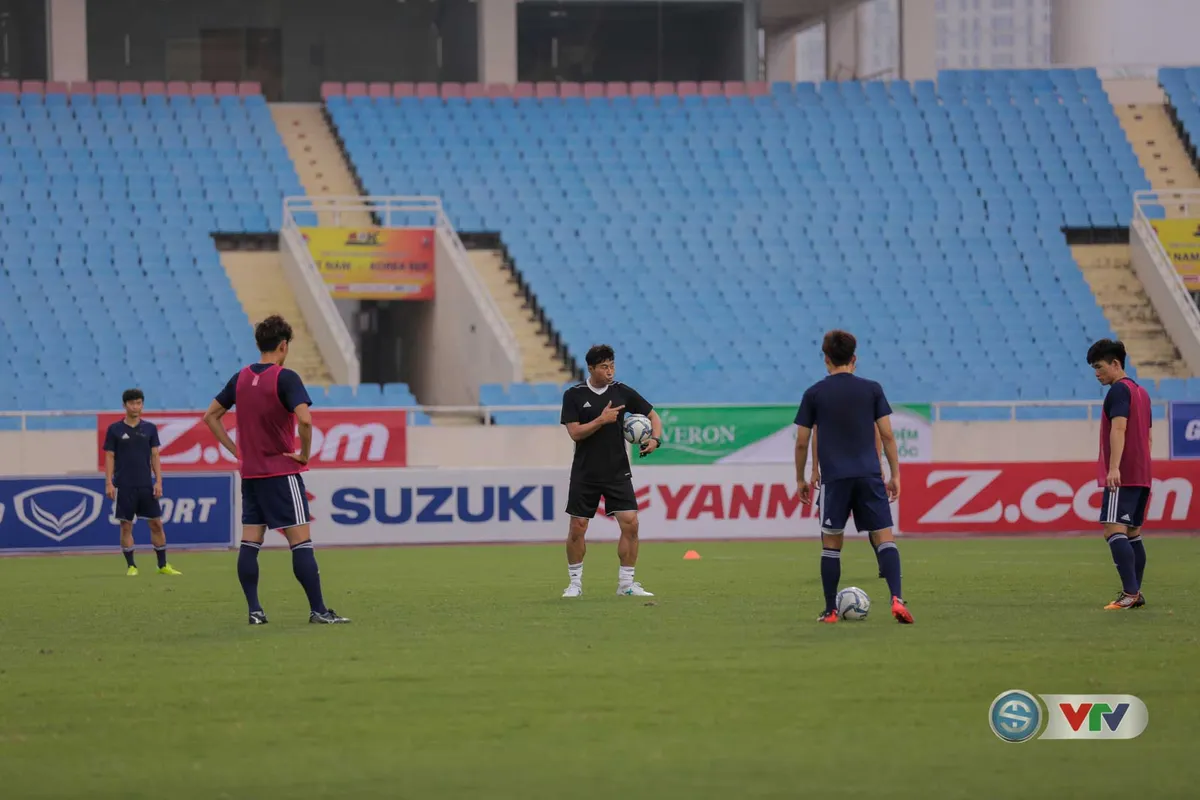 ẢNH: Tuyển các Ngôi sao K-League tập làm quen sân Mỹ Đình trước trận giao hữu - Ảnh 4. ẢNH: Tuyển các Ngôi sao K-League tập làm quen sân Mỹ Đình trước trận giao hữu - Ảnh 4.