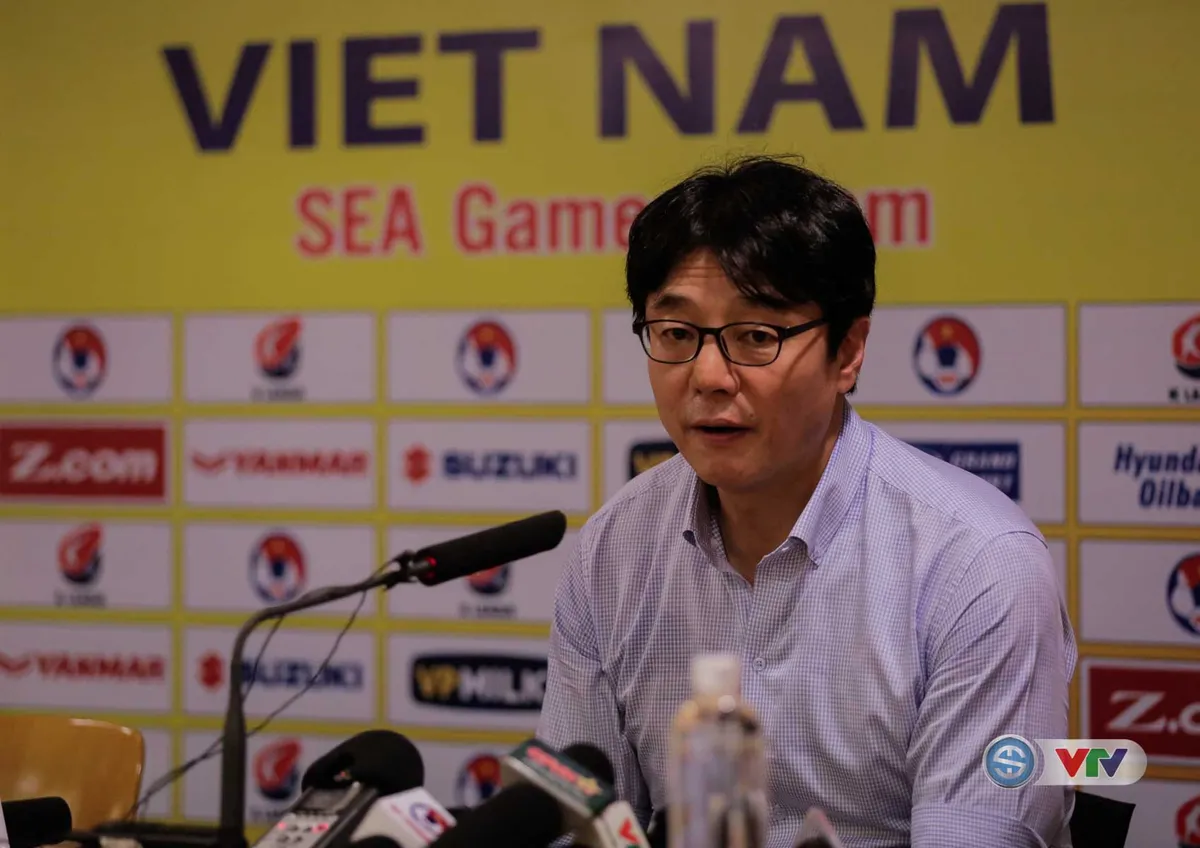 HLV Hwang Sun-Hong đánh giá cao Xuân Trường, HLV Hữu Thắng hài lòng - Ảnh 2. HLV Hwang Sun-Hong đánh giá cao Xuân Trường, HLV Hữu Thắng hài lòng - Ảnh 2.