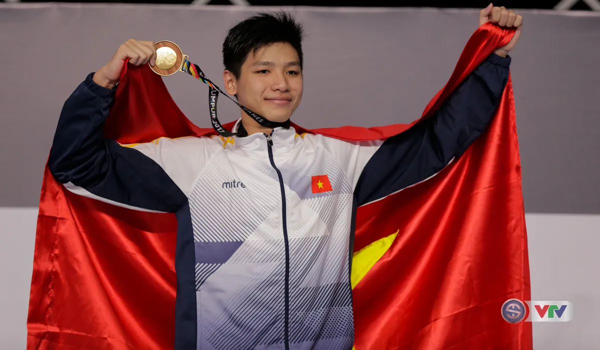 K&igrave;nh ngư 15 tuổi Nguyễn Hữu Kim Sơn bất ngờ gi&agrave;nh V&agrave;ng, ph&aacute; kỷ lục SEA Games - Ảnh 4.