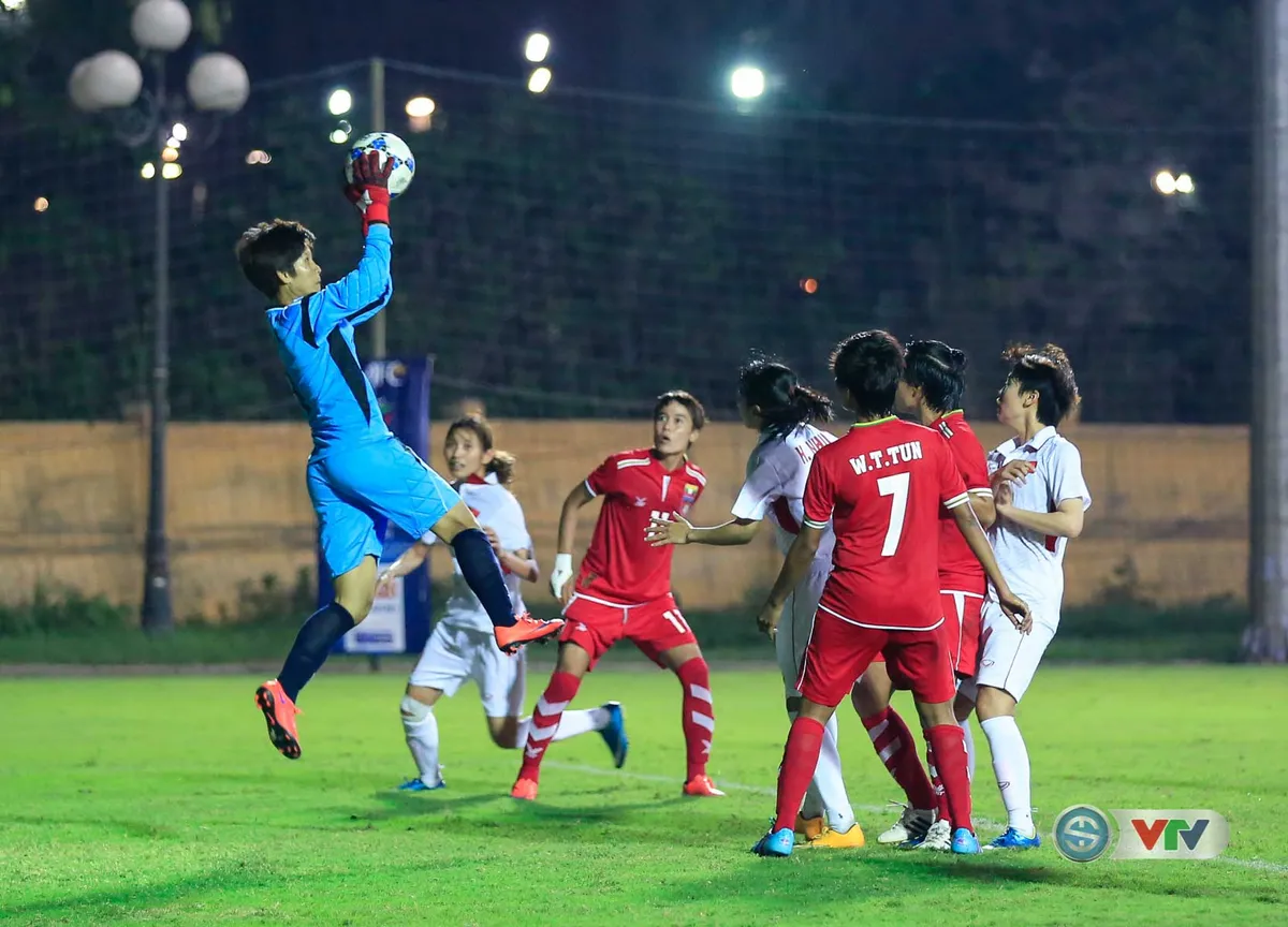 Ảnh: ĐT nữ Việt Nam vượt qua Myanmar, giành vé dự VCK Giải vô địch bóng đá nữ châu Á 2018 - Ảnh 12.