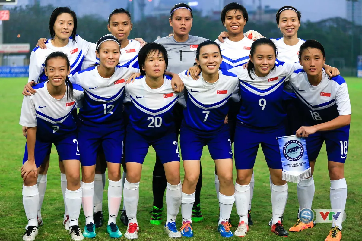 Ảnh: Thắng Singapore 8-0, ĐT nữ Việt Nam vươn lên đầu bảng - Ảnh 4. Ảnh: Thắng Singapore 8-0, ĐT nữ Việt Nam vươn lên đầu bảng - Ảnh 4.