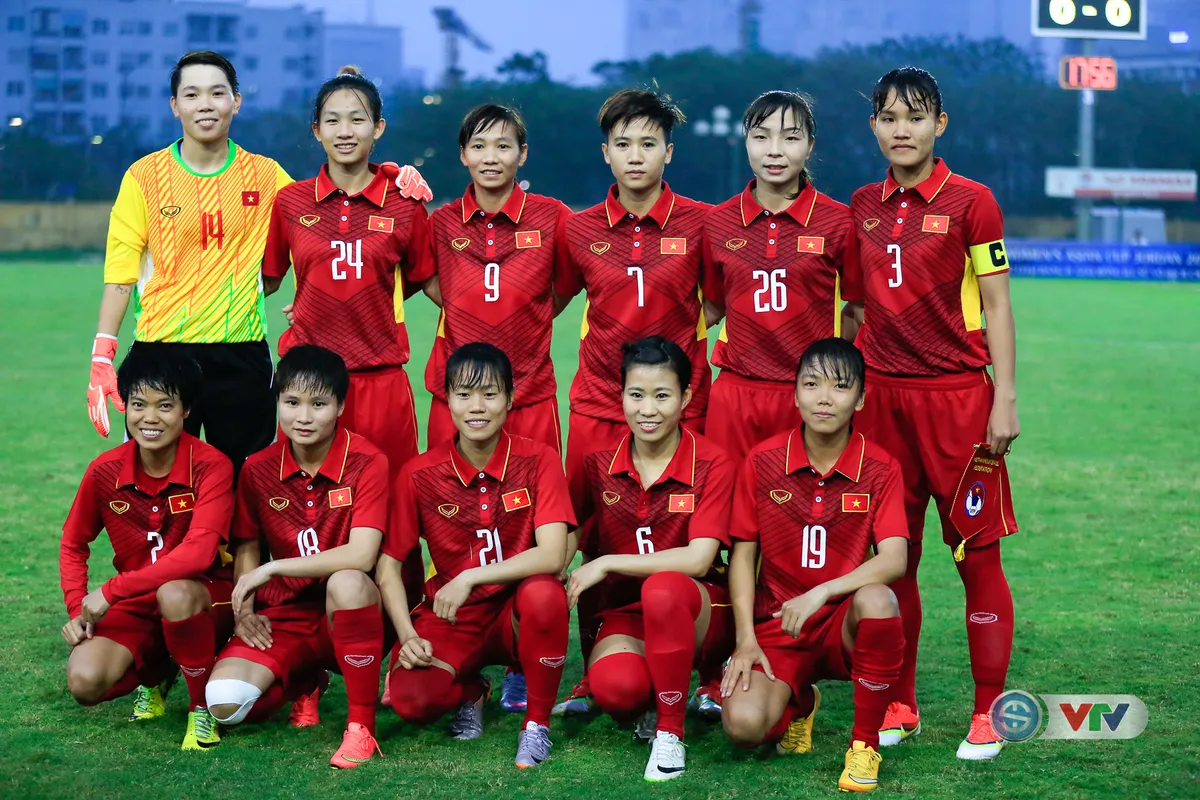 Ảnh: Thắng Singapore 8-0, ĐT nữ Việt Nam vươn lên đầu bảng - Ảnh 3. Ảnh: Thắng Singapore 8-0, ĐT nữ Việt Nam vươn lên đầu bảng - Ảnh 3.