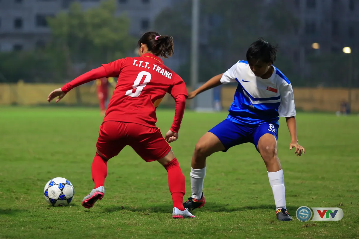 Ảnh: Thắng Singapore 8-0, ĐT nữ Việt Nam vươn lên đầu bảng - Ảnh 6. Ảnh: Thắng Singapore 8-0, ĐT nữ Việt Nam vươn lên đầu bảng - Ảnh 6.