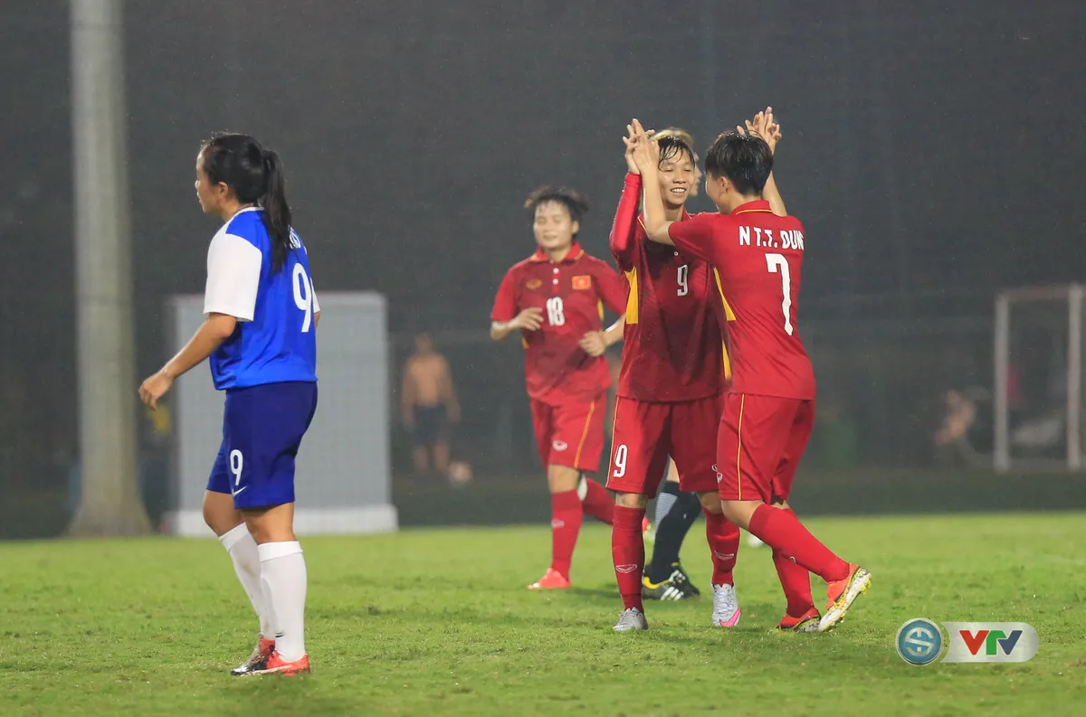 Ảnh: Thắng Singapore 8-0, ĐT nữ Việt Nam vươn lên đầu bảng - Ảnh 7. Ảnh: Thắng Singapore 8-0, ĐT nữ Việt Nam vươn lên đầu bảng - Ảnh 7.