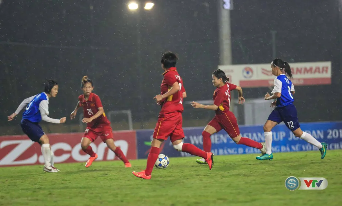 Ảnh: Thắng Singapore 8-0, ĐT nữ Việt Nam vươn lên đầu bảng - Ảnh 13. Ảnh: Thắng Singapore 8-0, ĐT nữ Việt Nam vươn lên đầu bảng - Ảnh 13.