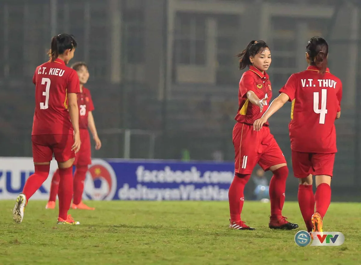 Ảnh: Thắng Singapore 8-0, ĐT nữ Việt Nam vươn lên đầu bảng - Ảnh 16. Ảnh: Thắng Singapore 8-0, ĐT nữ Việt Nam vươn lên đầu bảng - Ảnh 16.