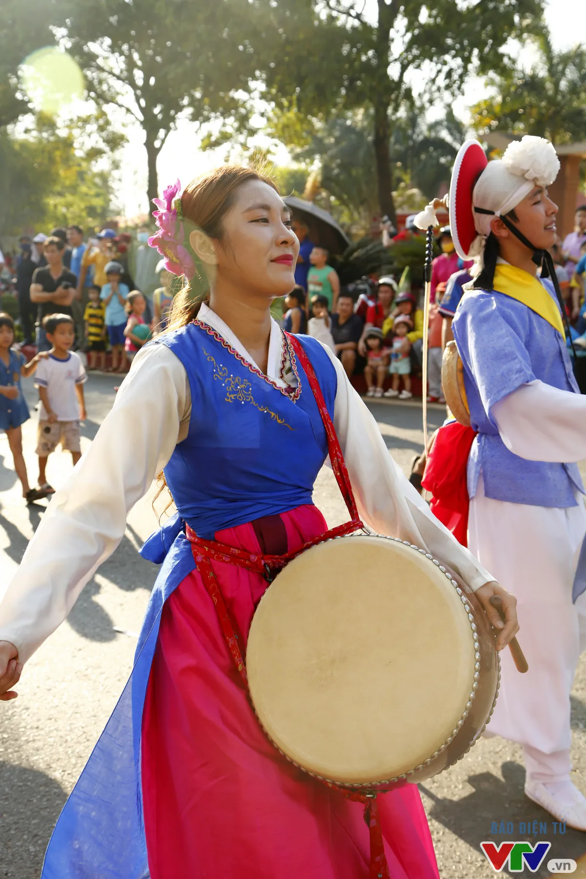 Chiêm ngưỡng nhan sắc những bóng hồng tại Lễ hội cà phê Buôn Ma Thuột 2017 - Ảnh 9.