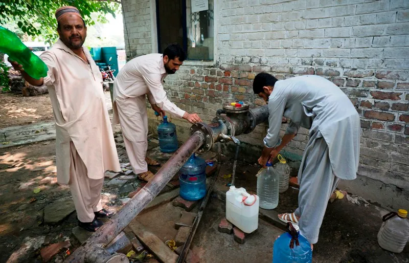 Pakistan: 60 triệu người có nguy cơ nhiễm asen từ nước ngầm - Ảnh 1.