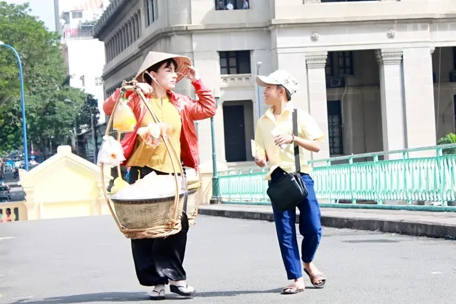 Hồ Văn Cường khóc sụt sùi trong MV đầu tay Bỏ quê - Ảnh 1.