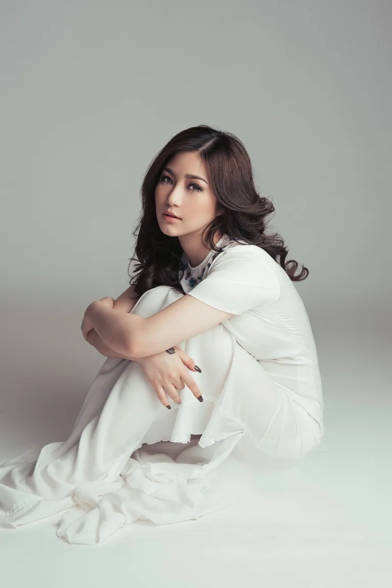 Đi qua vấp ng&atilde;, Hương Tr&agrave;m đ&atilde; thực sự đổi thay rồi... - Ảnh 2.