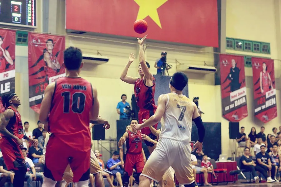 VBA 2017: Thang Long Warriors - Hanoi Buffaloes: Đi tìm chiến thắng đầu tiên ở derby (17h00 ngày 22/10) - Ảnh 1. VBA 2017: Thang Long Warriors - Hanoi Buffaloes: Đi tìm chiến thắng đầu tiên ở derby (17h00 ngày 22/10) - Ảnh 1.
