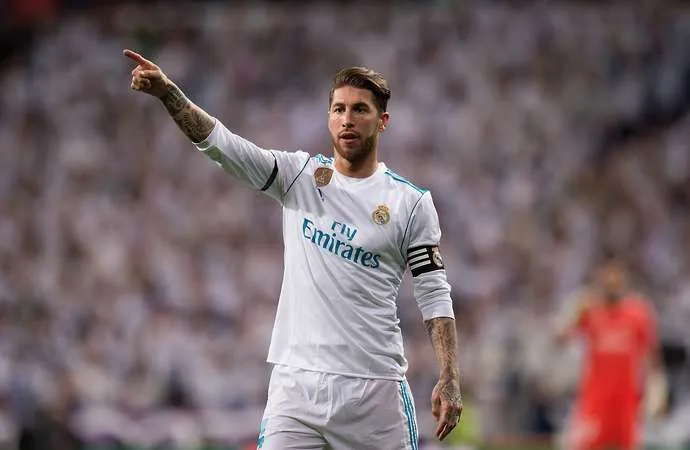 Đội hình thế kỷ của UEFA tạo khẩu chiến lớn trên mạng xã hội - Ảnh 4.