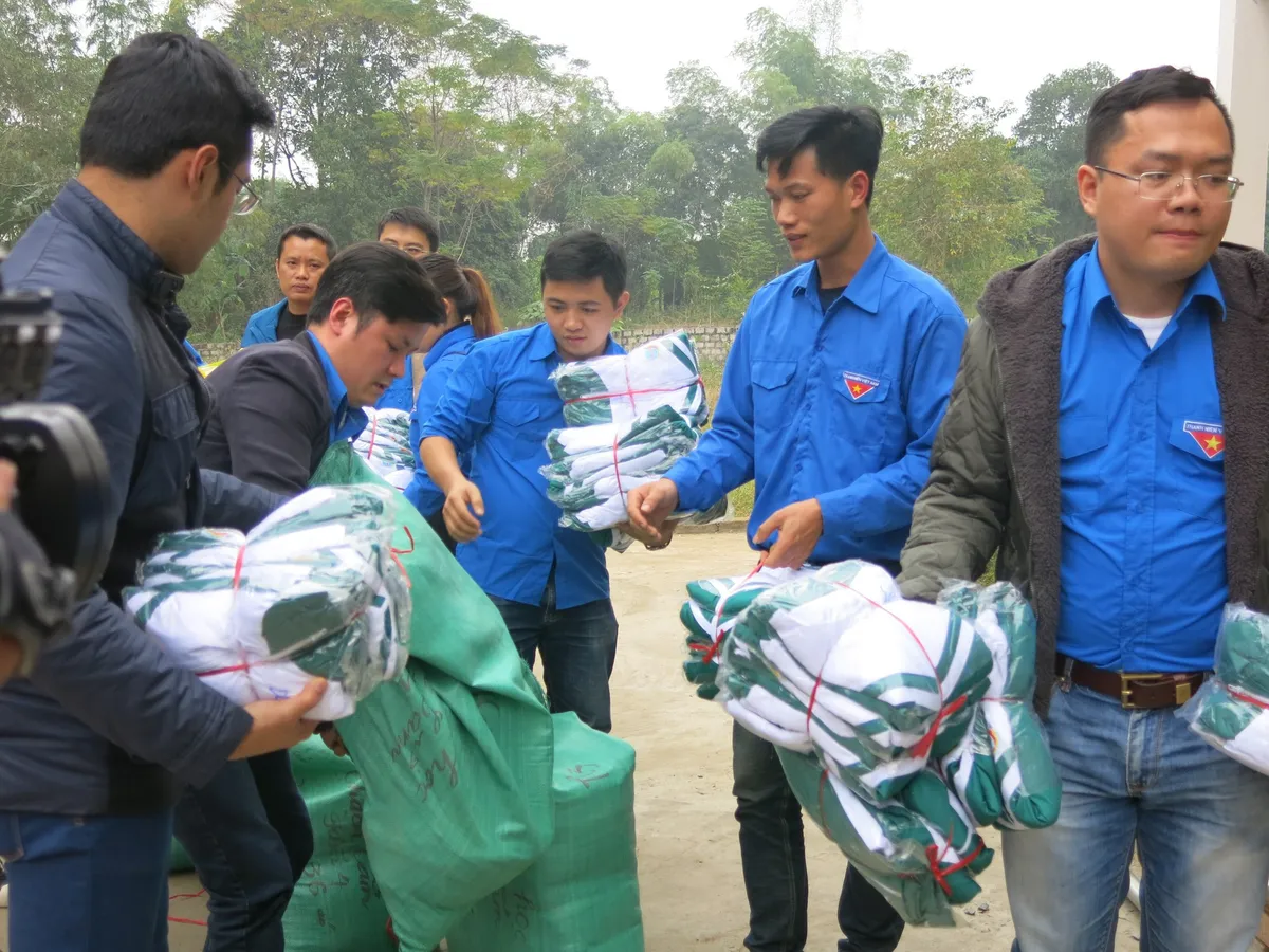 Quỹ tấm lòng Việt trao tặng học bổng cho các em học sinh ở Thanh Hóa - Ảnh 14.