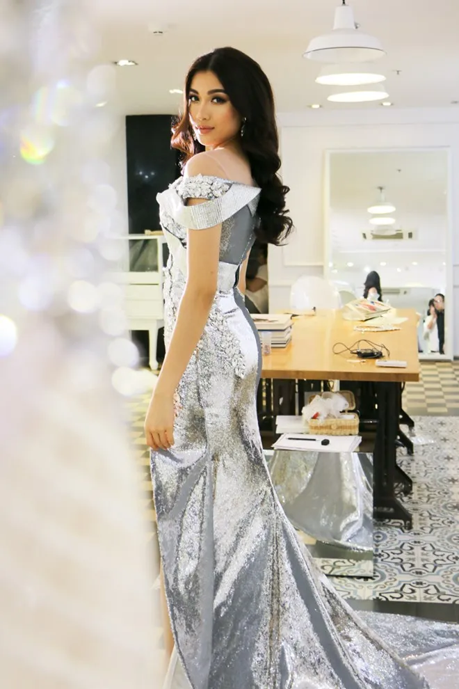 Lệ Hằng bất ngờ tung ảnh đầm dạ hội diện trong CK Miss Universe 2017 - Ảnh 3.