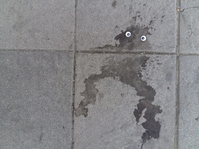 Googly Eye biến các công trình hư hại thành tác phẩm nghệ thuật - Ảnh 4.