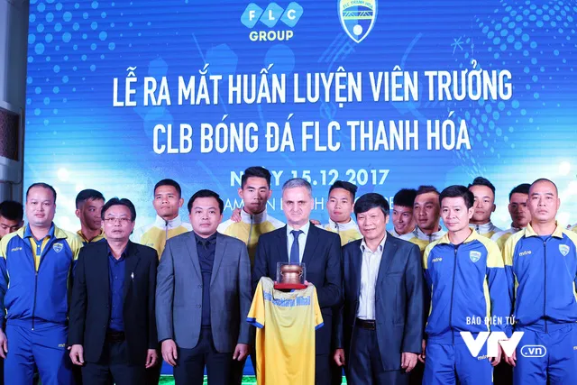 Toàn cảnh buổi ra mắt tân HLV Mihail Marian Cucchiaroni của CLB FLC Thanh Hóa - Ảnh 6. Toàn cảnh buổi ra mắt tân HLV Mihail Marian Cucchiaroni của CLB FLC Thanh Hóa - Ảnh 6.
