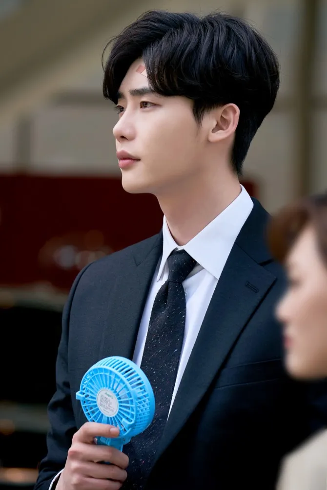 Khi nàng say giấc tiếp tục đánh gục fan bằng loạt ảnh đẹp long lanh của Lee Jong Suk - Ảnh 4.