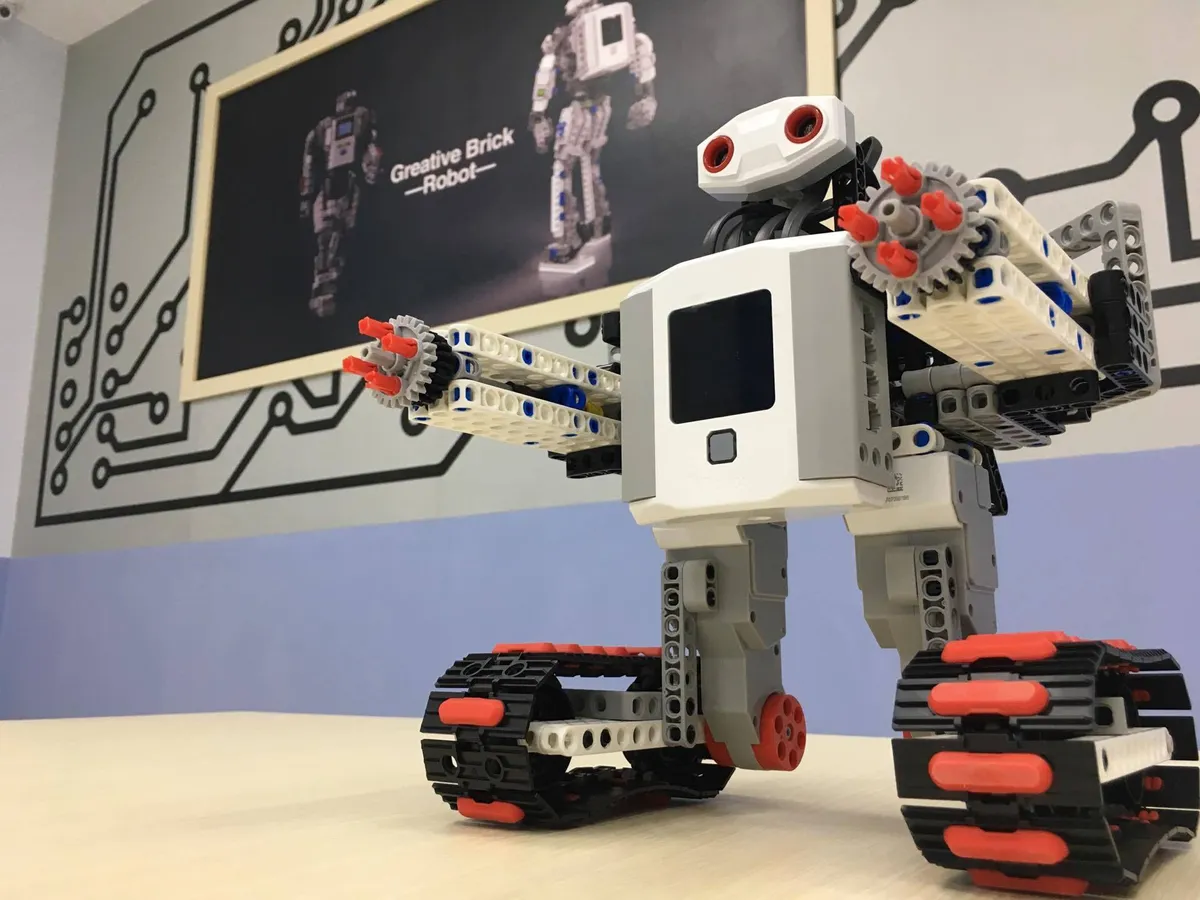 Trường THCS Nguyễn Văn Tố ra mắt sân chơi khoa học “VESA Robotics Club” - Ảnh 1.