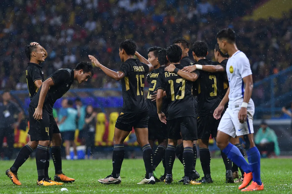 VIDEO SEA Games 29: Thắng tối thiểu U22 Malaysia, U22 Th&aacute;i Lan bảo vệ th&agrave;nh c&ocirc;ng ng&ocirc;i v&ocirc; địch - Ảnh 1.