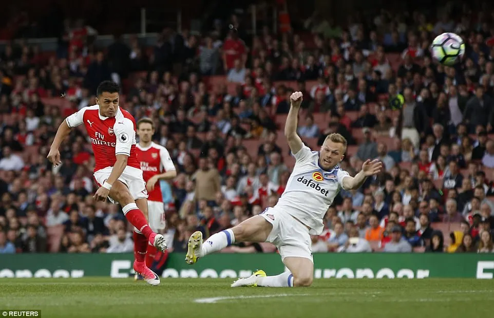 Đá bù vòng 34 giải Ngoại Hạng Anh: Sanchez tỏa sáng, Arsenal nuôi hi vọng Champions League - Ảnh 3.
