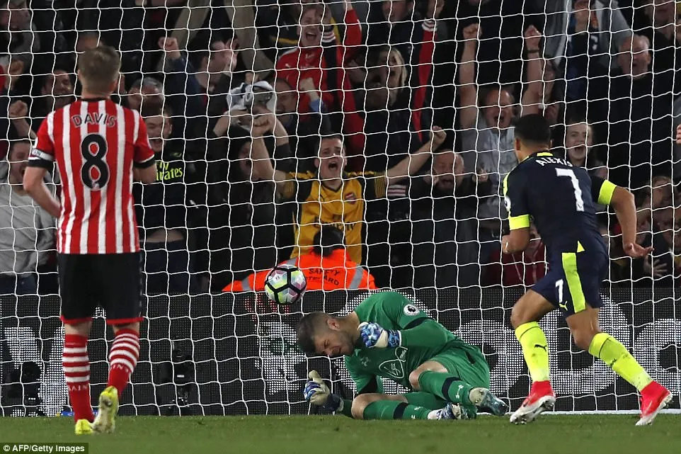 Đá bù vòng 26 giải Ngoại Hạng Anh: Southampton 0-2 Arsenal, Wenger nuôi hy vọng dự Champions League - Ảnh 2. Đá bù vòng 26 giải Ngoại Hạng Anh: Southampton 0-2 Arsenal, Wenger nuôi hy vọng dự Champions League - Ảnh 2.