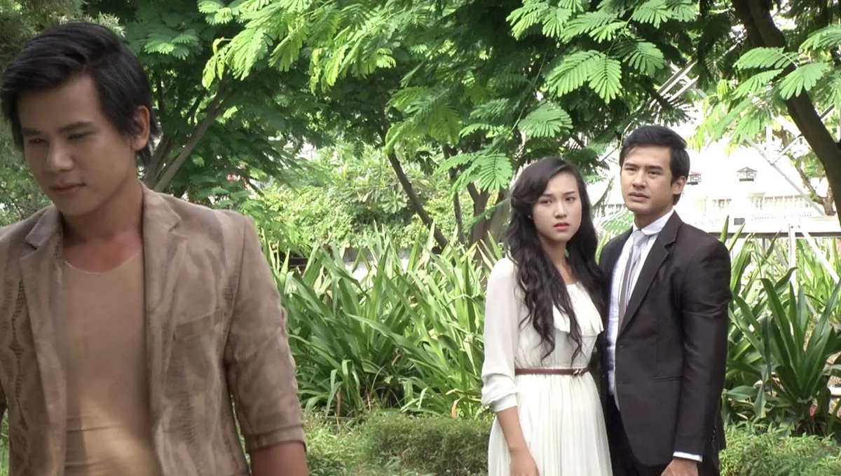 Phim Thảm đỏ - Tập cuối: Tưởng phải đau đớn rời xa nhau m&atilde;i m&atilde;i, cuối c&ugrave;ng Dũng v&agrave; Hằng cũng c&oacute; một c&aacute;i kết đẹp - Ảnh 9.