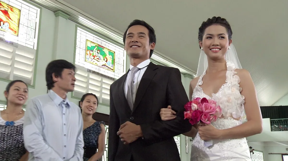 Phim Thảm đỏ - Tập cuối: Tưởng phải đau đớn rời xa nhau m&atilde;i m&atilde;i, cuối c&ugrave;ng Dũng v&agrave; Hằng cũng c&oacute; một c&aacute;i kết đẹp - Ảnh 2.