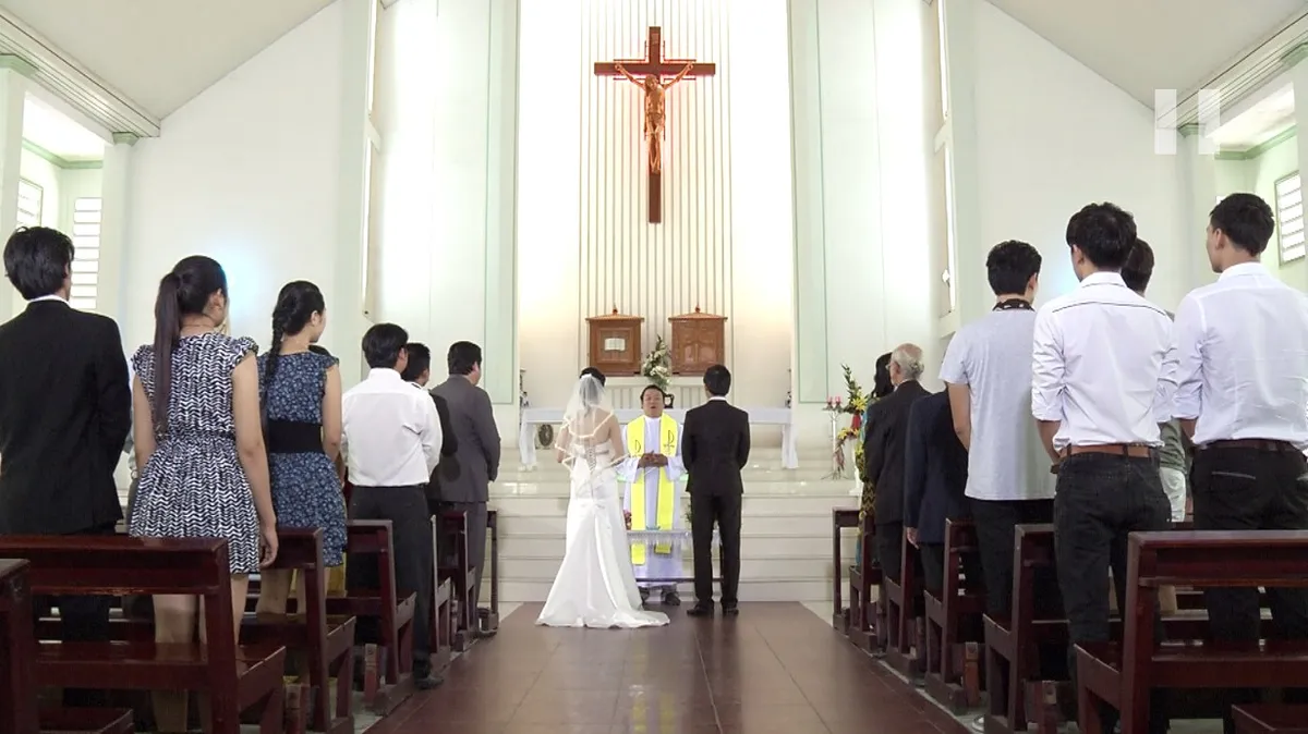 Phim Thảm đỏ - Tập cuối: Tưởng phải đau đớn rời xa nhau m&atilde;i m&atilde;i, cuối c&ugrave;ng Dũng v&agrave; Hằng cũng c&oacute; một c&aacute;i kết đẹp - Ảnh 1.