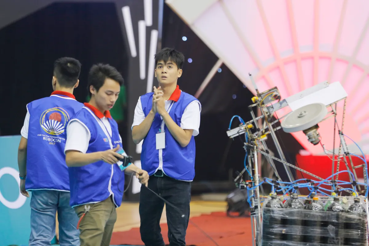 Tân binh trong màu áo lính tiếp tục “tỏa sáng” tại VCK Robocon Việt Nam 2017 - Ảnh 7.