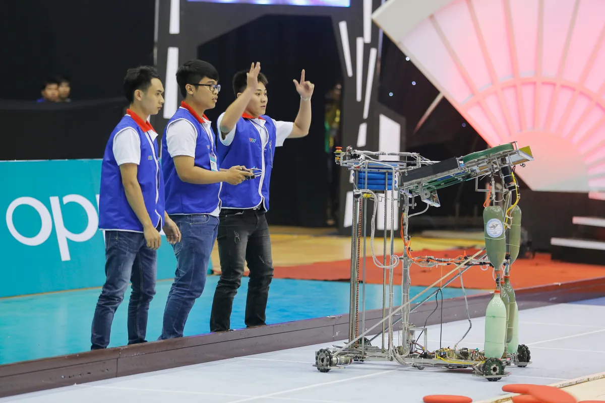 VCK Robocon Việt Nam 2017: Nhìn lại những hình ảnh tại vòng 1/8 - Ảnh 56.