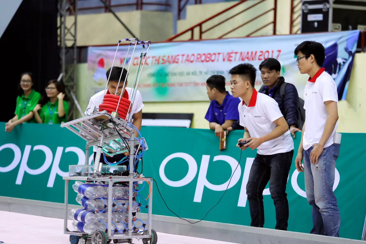 Các đội tuyển Robocon Việt Nam 2017 khu vực phía Bắc làm quen với sân thi đấu - Ảnh 14.