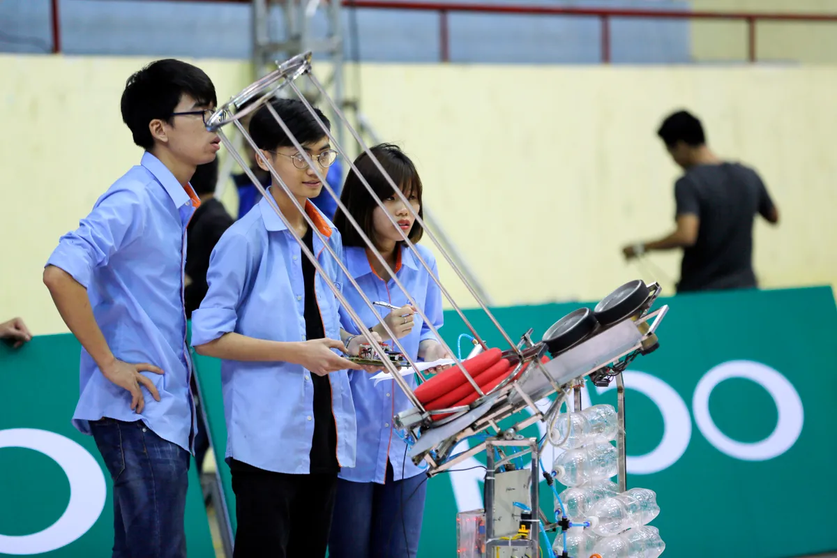 Các đội tuyển Robocon Việt Nam 2017 khu vực phía Bắc làm quen với sân thi đấu - Ảnh 19.