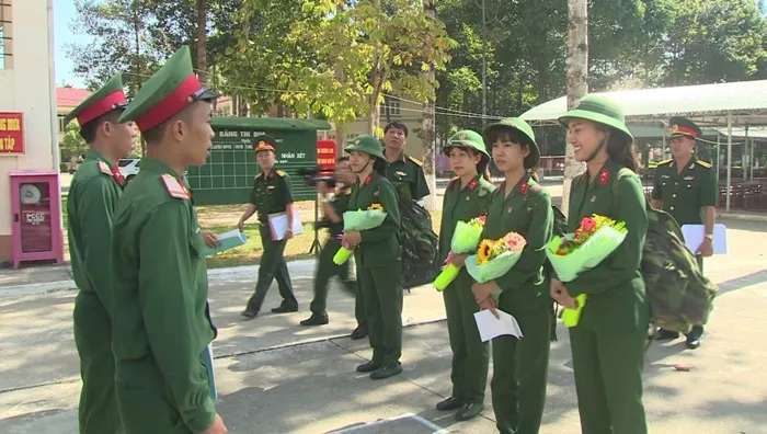 90 nữ tân binh Quân khu 7 hăng hái lên đường nhập ngũ - Ảnh 3.