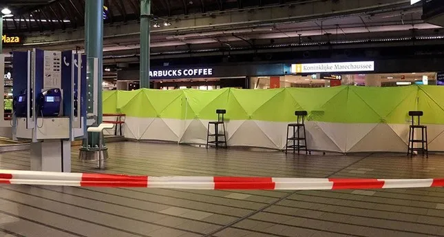 Tấn công bằng dao ở sân bay Schiphol, Hà Lan - Ảnh 3. Tấn công bằng dao ở sân bay Schiphol, Hà Lan - Ảnh 3.