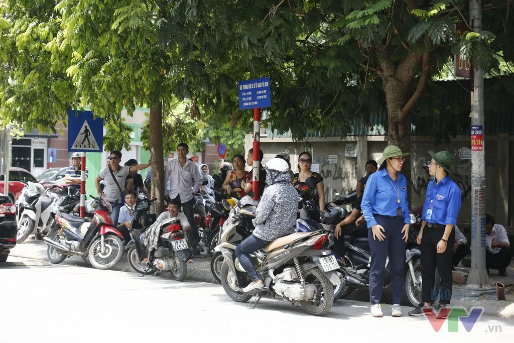 Hoàn thành kỳ thi THPT Quốc gia 2017, các sĩ tử thở phào - Ảnh 9.