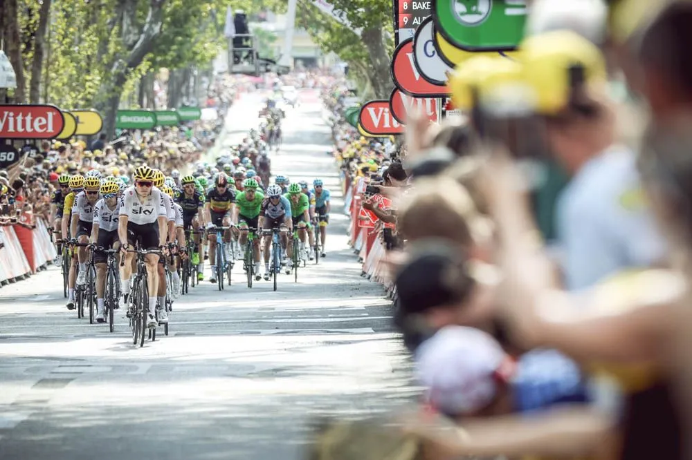 Edvald Boasson Hagen giành chiến thắng chặng 19 Tour de France 2017 - Ảnh 1. Edvald Boasson Hagen giành chiến thắng chặng 19 Tour de France 2017 - Ảnh 1.
